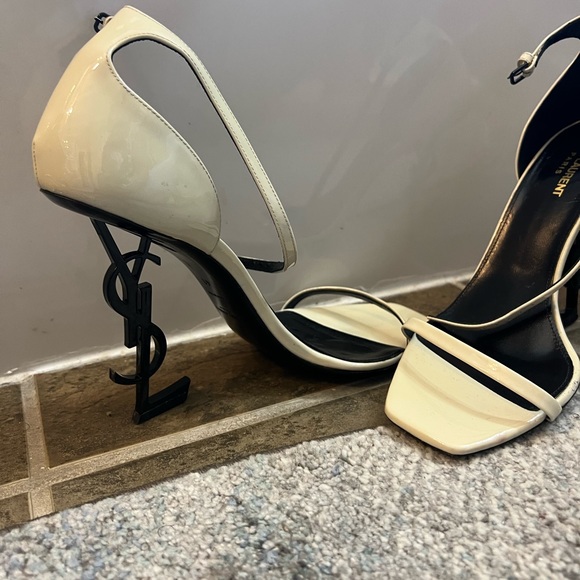 YSL OPYUM SANDALS IN SMOOTH LEATHER WITH A GOLD-TONE HEEL - Picture 6 of 10